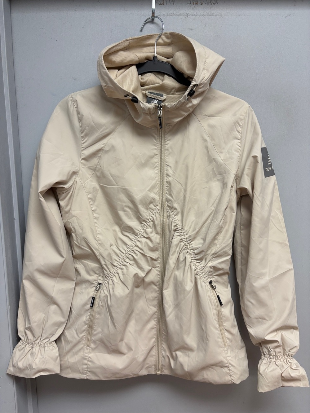 New Balance Women’s Hooded Wind Jacket Cream Size Small